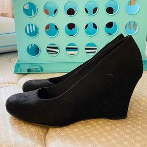 Black wedge shoes
